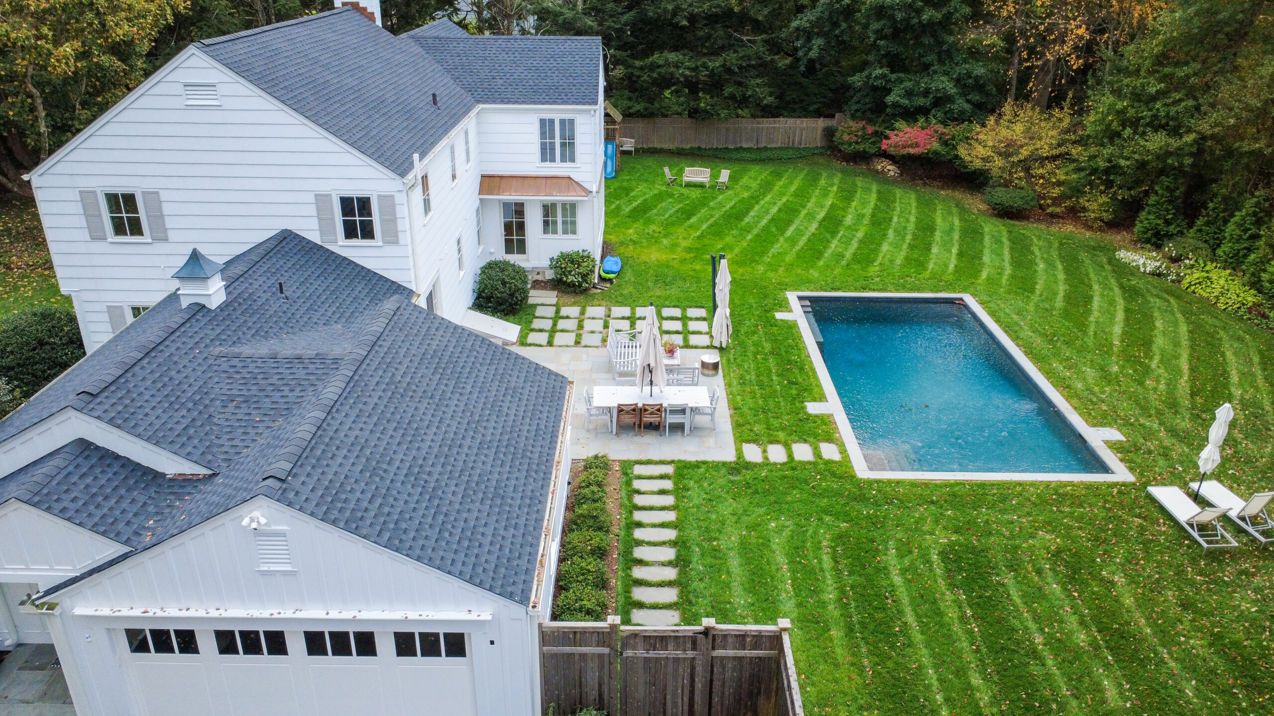New architectural asphalt shingle roof on a colonial home in Orange CT